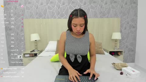 Emili Lenus online show from January 2025 05:51:02 PM