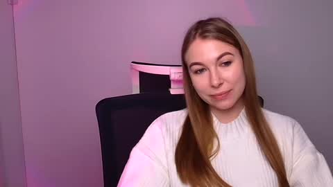 Snapshot of emilia_ilia chatting on January 2025 12:56:01 PM Emilia online show from January 2025 12:56:01 PM