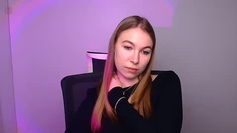 Snapshot of emilia_ilia chatting on January 2025 11:22:02 AM Emilia online show from January 2025 11:22:02 AM