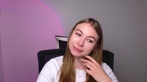 Snapshot of emilia_ilia chatting on February 2025 06:14:02 AM Emilia online show from February 2025 06:14:02 AM