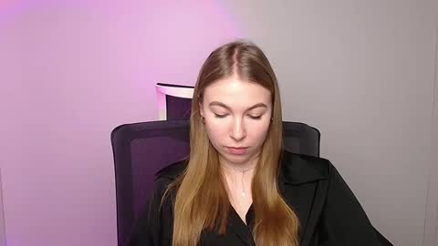 Snapshot of emilia_ilia chatting on February 2025 09:15:01 AM Emilia online show from February 2025 09:15:01 AM