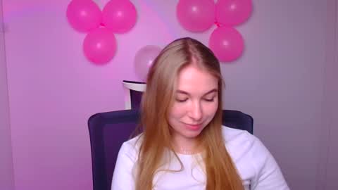 Snapshot of emilia_ilia chatting on February 2025 09:10:01 AM Emilia online show from February 2025 09:10:01 AM