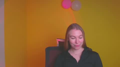 Snapshot of emilia_ilia chatting on February 2025 03:52:01 PM Emilia online show from February 2025 03:52:01 PM