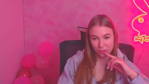 Snapshot of emilia_ilia chatting on February 2025 09:13:02 AM Emilia online show from February 2025 09:13:02 AM