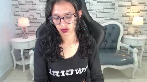 emilia_r online show from October 2025 03:20:01 PM