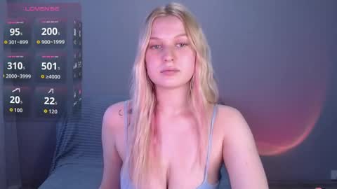 Snapshot of emiliaduchess chatting on May 2026 02:23:02 PM Amili online show from May 2026 02:23:02 PM