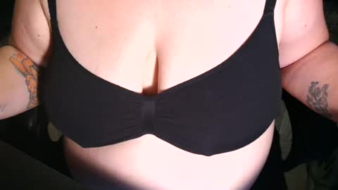 Snapshot of emiliefoxx chatting on July 2026 09:51:01 PM emilie foxx online show from July 2026 09:51:01 PM