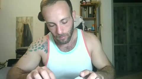 EmilioZem8 online show from December 2024 11:46:02 PM