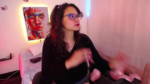 Emili Russo online show from November 2025 07:56:02 PM