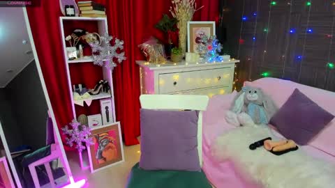 Snapshot of emiliyaqueen chatting on December 2024 02:04:02 AM Emiliya online show from December 2024 02:04:02 AM