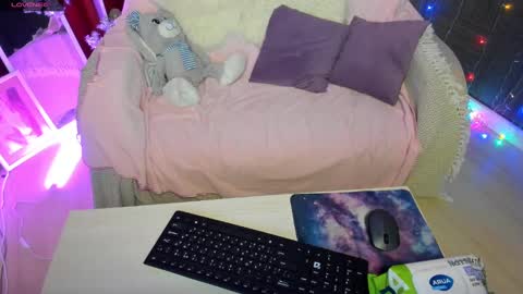 Snapshot of emiliyaqueen chatting on December 2024 02:49:02 AM Emiliya online show from December 2024 02:49:02 AM
