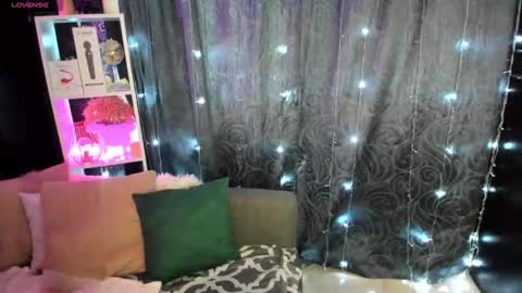Snapshot of emiliyaqueen chatting on February 2025 02:26:01 AM Emiliya online show from February 2025 02:26:01 AM