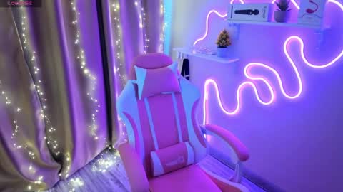 Snapshot of emiliyaqueen chatting on February 2025 08:06:01 AM Emiliya online show from February 2025 08:06:01 AM