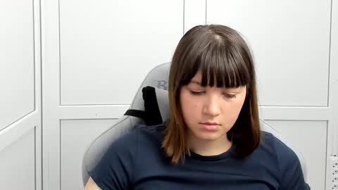 Snapshot of emilli_moon chatting on May 2026 06:09:02 AM Emmi online show from May 2026 06:09:02 AM