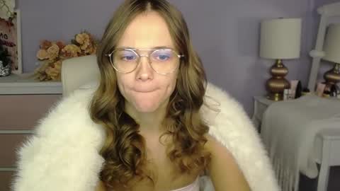 Emilly online show from November 2025 07:44:02 AM