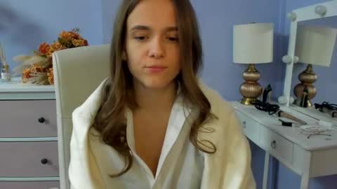 Emilly online show from April 2026 06:52:01 AM