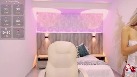 Snapshot of emilly_smith_1 chatting on December 2024 03:17:02 AM Emily online show from December 2024 03:17:02 AM