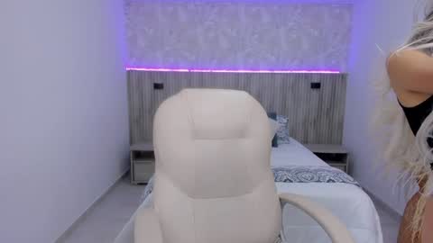 Snapshot of emilly_smith_1 chatting on February 2025 11:51:02 AM Emily online show from February 2025 11:51:02 AM