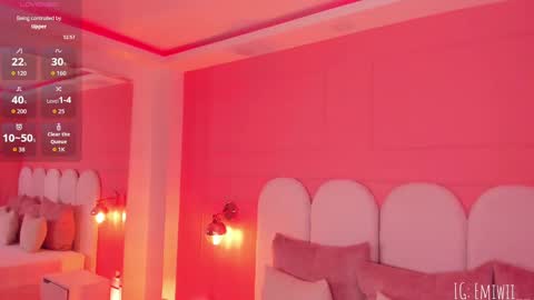 Emilly  online show from October 2025 05:21:02 PM