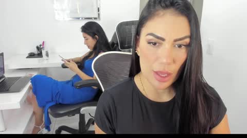 Emilly  online show from December 2024 03:04:02 PM