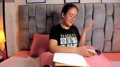 Emily online show from February 2025 06:28:01 AM