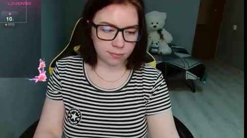 Emily 3 online show from October 2025 01:14:02 AM