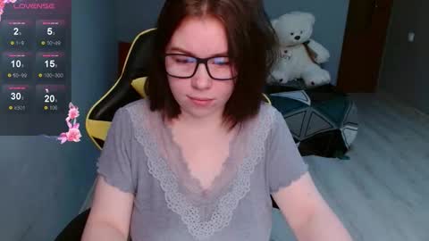 Emily 3 online show from October 2025 10:17:02 PM