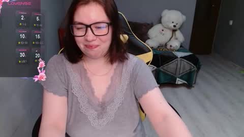 Emily 3 online show from November 2025 03:54:01 PM