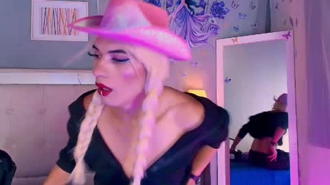 emily_castillo1_ online show from April 2026 05:25:02 AM