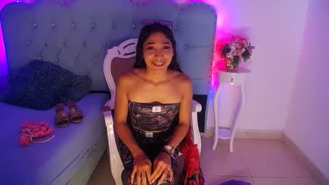 Snapshot of emily_cavendish chatting on May 2026 01:29:02 PM emily_cavendish online show from May 2026 01:29:02 PM