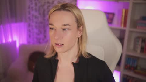 Em -  online show from January 2025 10:16:02 PM