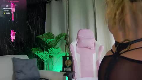 Emily foxx01 online show from November 2025 10:12:01 PM