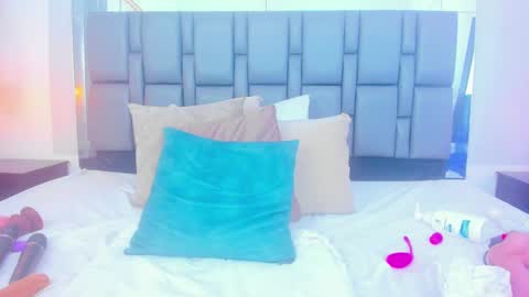 Emi  online show from January 2025 08:22:01 PM