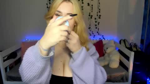 Snapshot of emily_gin chatting on October 2025 02:25:02 AM EMILY online show from October 2025 02:25:02 AM