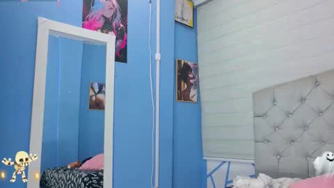 Emily jhon online show from October 2025 04:57:02 AM