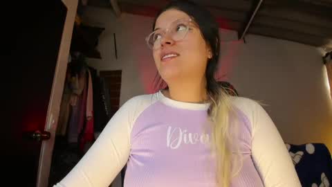 Snapshot of emily_katz chatting on May 2026 03:06:02 PM Julieta online show from May 2026 03:06:02 PM
