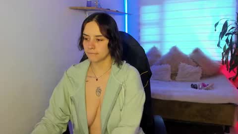 emily_lindey online show from October 2025 07:09:02 PM