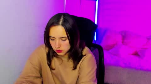 emily_lindey online show from November 2025 03:31:01 AM