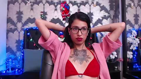 Snapshot of emily_loperaa chatting on December 2024 09:53:02 PM Emily online show from December 2024 09:53:02 PM