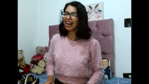 Snapshot of emily_loperaa chatting on December 2024 01:40:02 AM Emily online show from December 2024 01:40:02 AM
