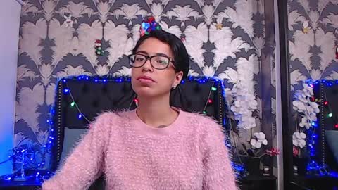 Snapshot of emily_loperaa chatting on December 2024 07:38:02 PM Emily online show from December 2024 07:38:02 PM