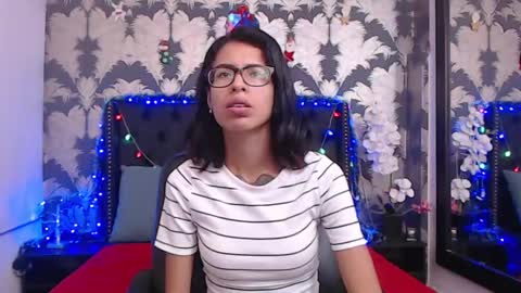 Snapshot of emily_loperaa chatting on December 2024 01:41:02 PM Emily online show from December 2024 01:41:02 PM