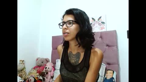 Snapshot of emily_loperaa chatting on January 2025 11:27:02 PM Emily online show from January 2025 11:27:02 PM