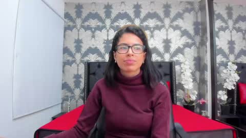 Snapshot of emily_loperaa chatting on February 2025 02:45:01 PM Emily online show from February 2025 02:45:01 PM