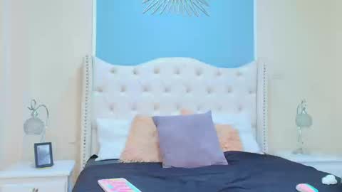 Snapshot of emily_loperaa chatting on September 2025 10:35:02 PM Emily online show from September 2025 10:35:02 PM