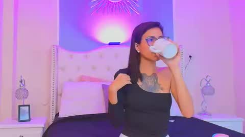 Snapshot of emily_loperaa chatting on September 2025 12:15:01 AM Emily online show from September 2025 12:15:01 AM