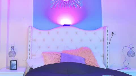 Snapshot of emily_loperaa chatting on October 2025 09:44:02 PM Emily online show from October 2025 09:44:02 PM