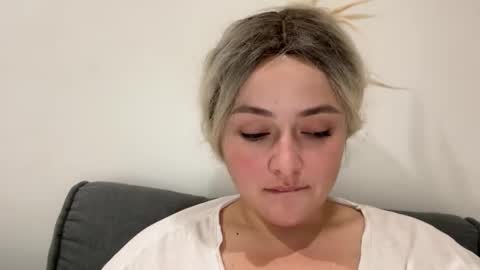 emily_morning_dew online show from September 2025 05:34:02 PM