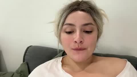 emily_morning_dew online show from September 2025 05:40:01 AM