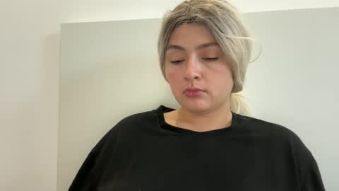 emily_morning_dew online show from October 2025 06:00:02 AM